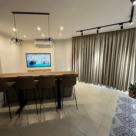 Smart, Stylish & Seaview Appartamento Vlorë