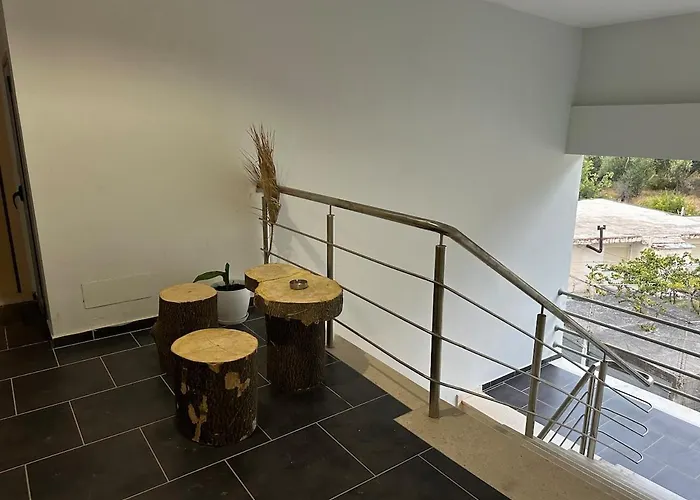 Smart, Stylish & Seaview